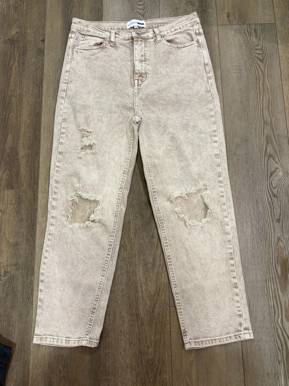 Fashion Nova Women's Straight Leg Jeans in Light Beige Wash